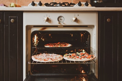 烤箱烤披萨